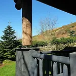 Newland Valley Log בקתה