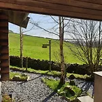 Newland Valley Log בקתה