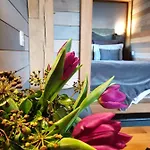 Chalet Newland Valley Log *