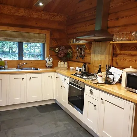 Newland Valley Log Chalet *